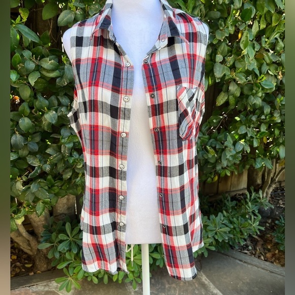 Shyanne Country Western Snap Front Sleeveless Red Black White Plaid Top L - Picture 3 of 10